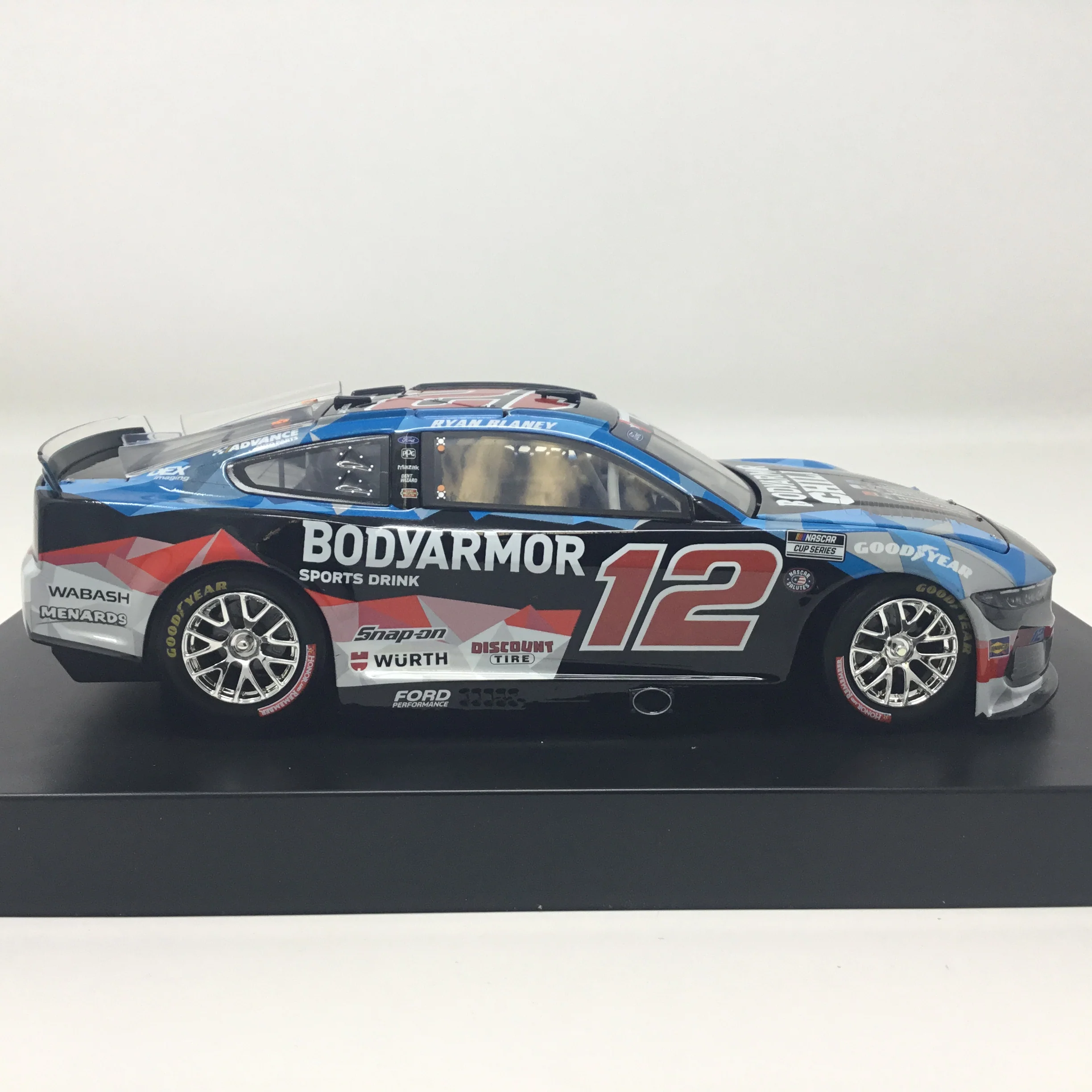 Ryan Blaney 2025 BODYARMOR Chill 1:24 Diecast - Image 4
