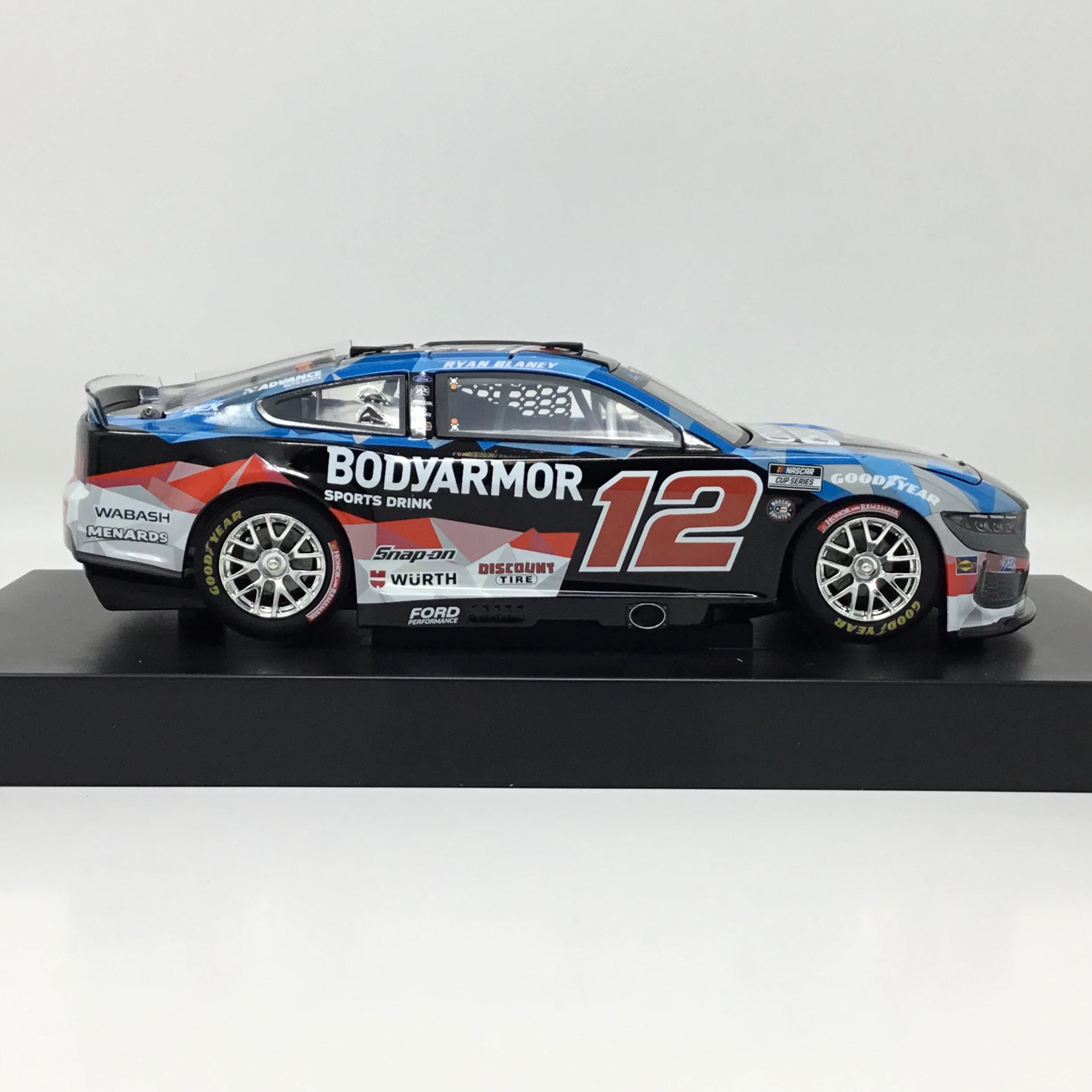 Ryan Blaney 2025 BODYARMOR Chill Elite 1:24 Diecast - Image 4