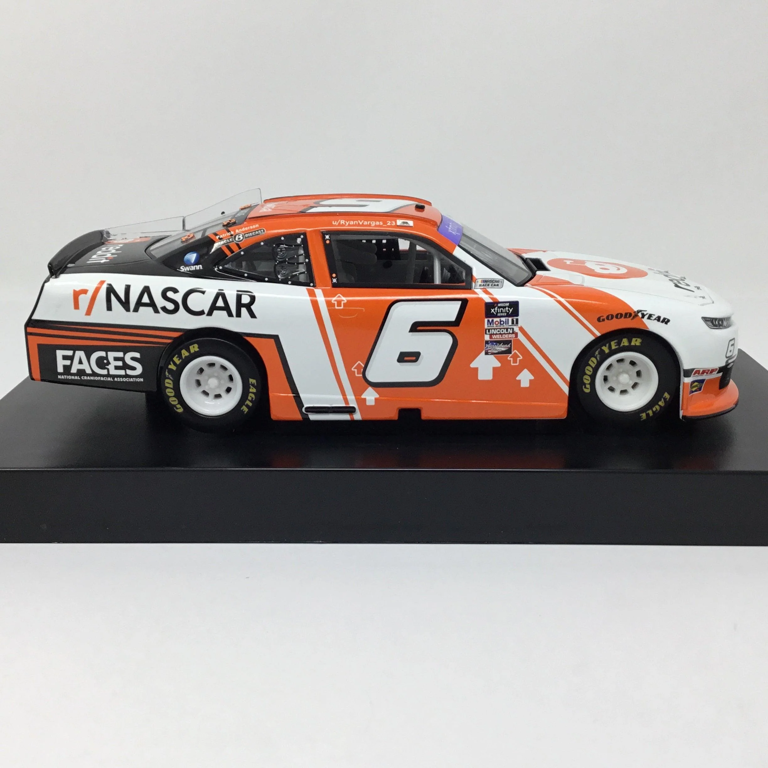 Ryan Vargas 2022 Reddit 1:24 Diecast - Image 4