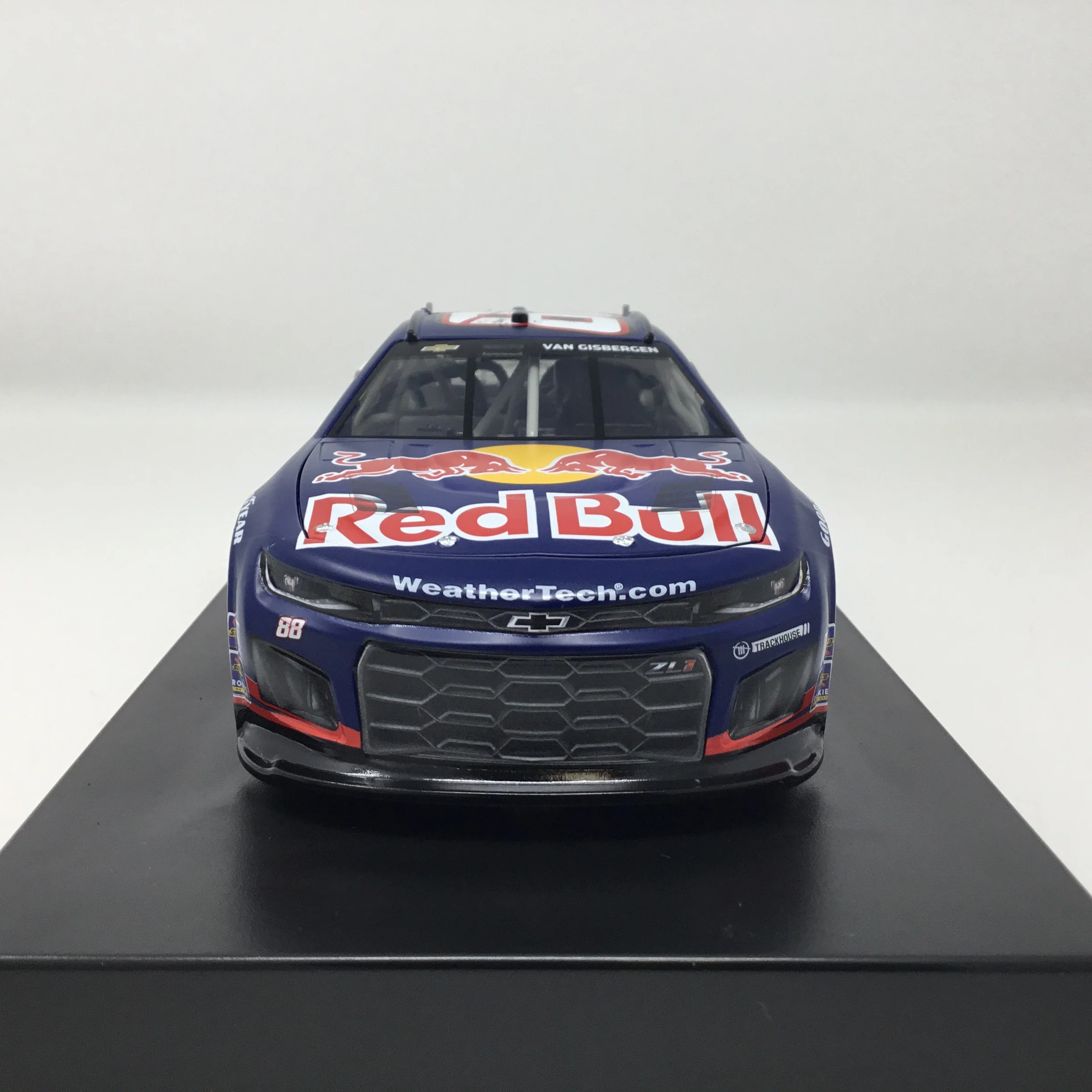 Shane Van Gisbergen 2025 Red Bull 1:24 Elite Diecast - Image 3
