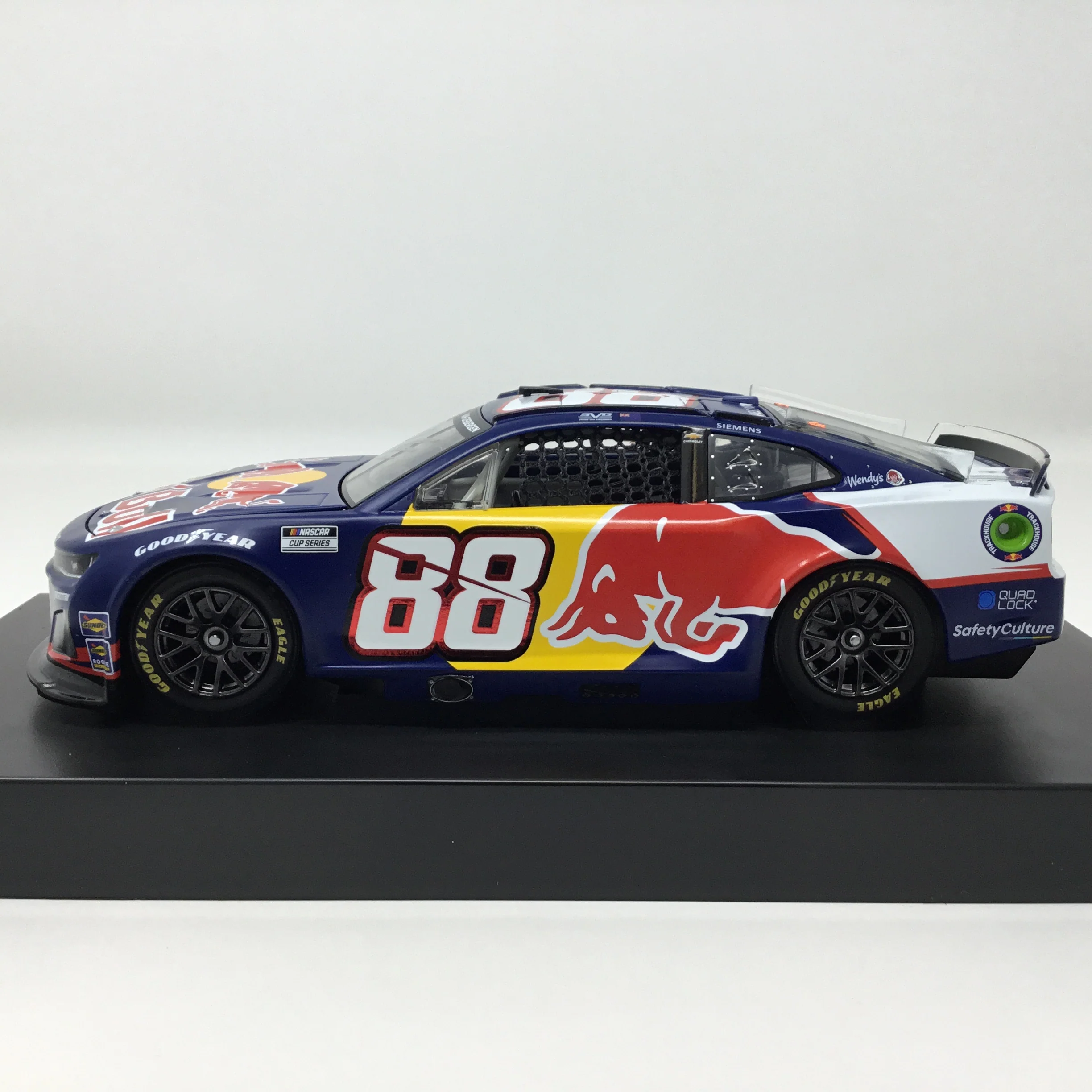 Shane Van Gisbergen 2025 Red Bull Autographed 1:24 Diecast - Image 2