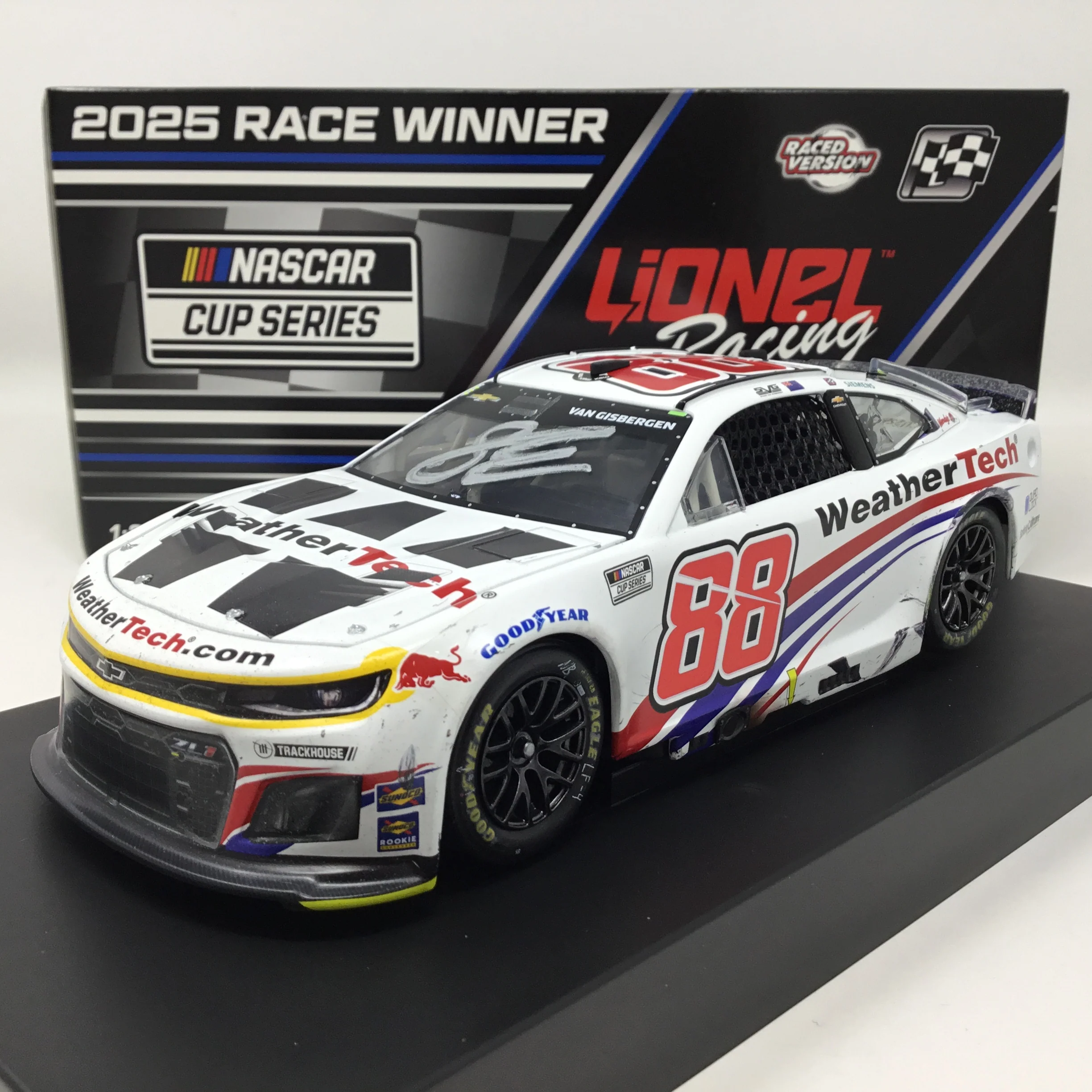 Shane Van Gisbergen 2025 Weathertech Chicago Race Win Foil Number Autographed 1:24 Diecast