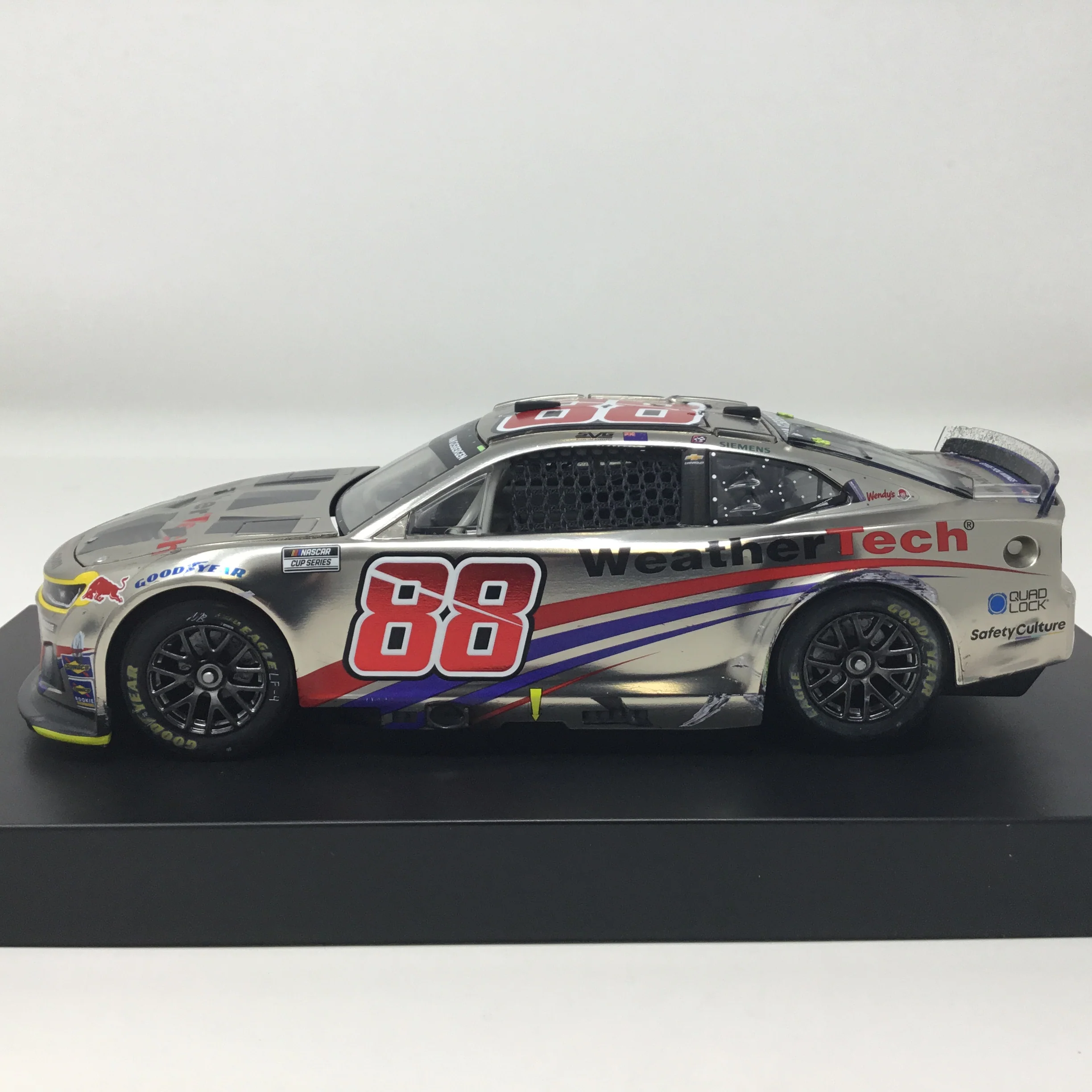 Shane Van Gisbergen 2025 Weathertech Chicago Race Win Foil Number Color Chrome 1:24 Diecast - Image 2