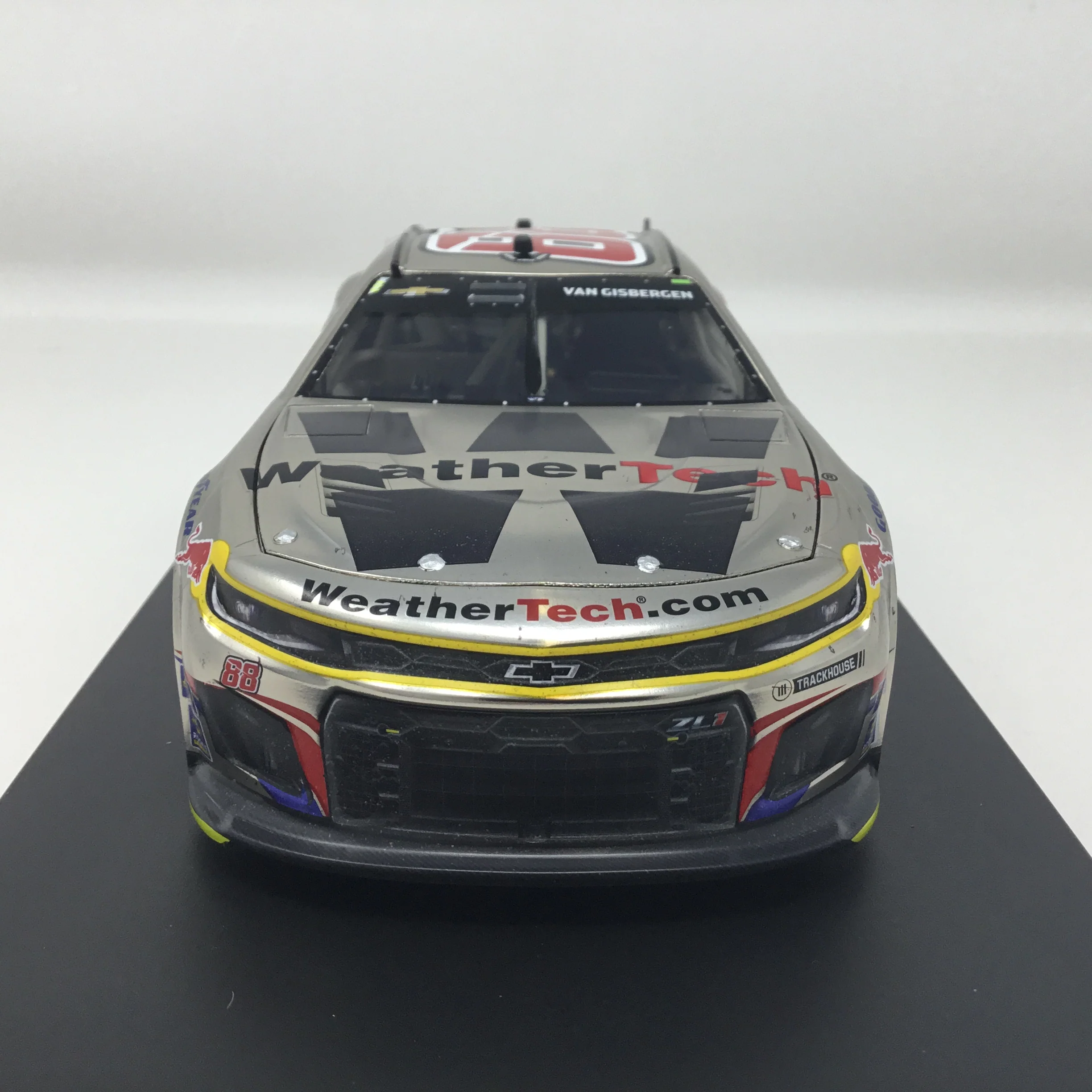 Shane Van Gisbergen 2025 Weathertech Chicago Race Win Foil Number Color Chrome 1:24 Diecast - Image 3