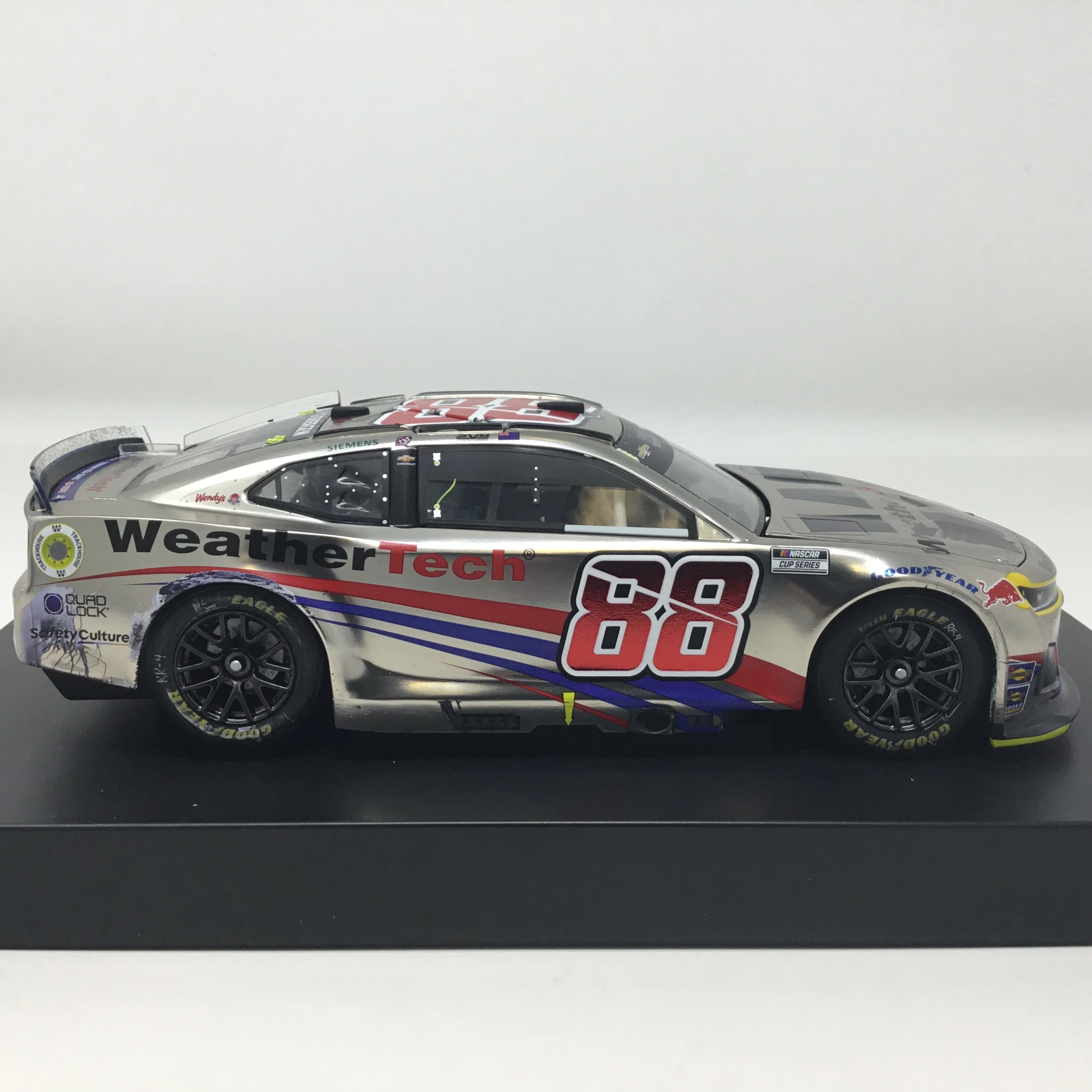 Shane Van Gisbergen 2025 Weathertech Chicago Race Win Foil Number Color Chrome 1:24 Diecast - Image 4