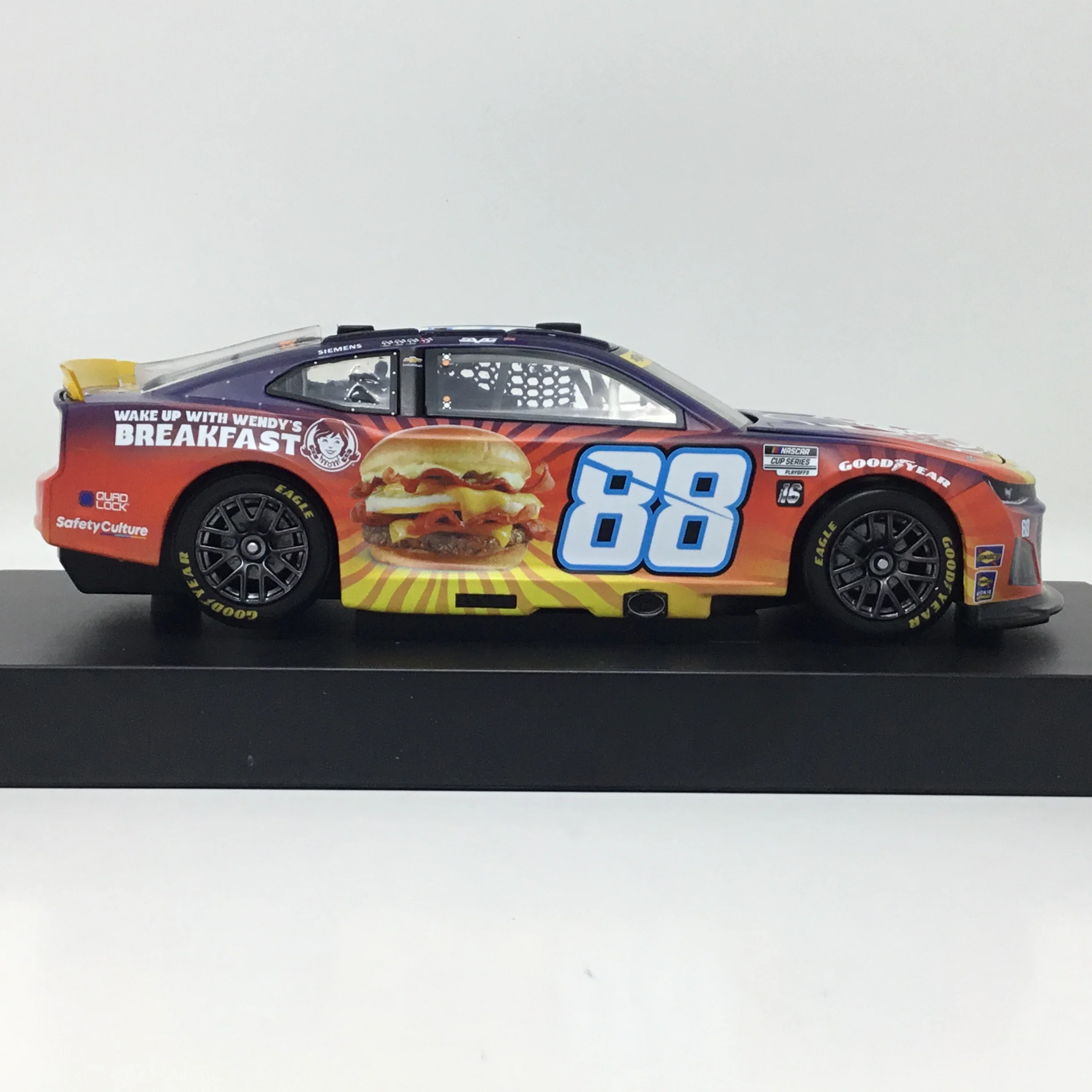 Shane Van Gisbergen 2025 Wendy's Breakfast Baconator 1:24 Diecast - Image 4