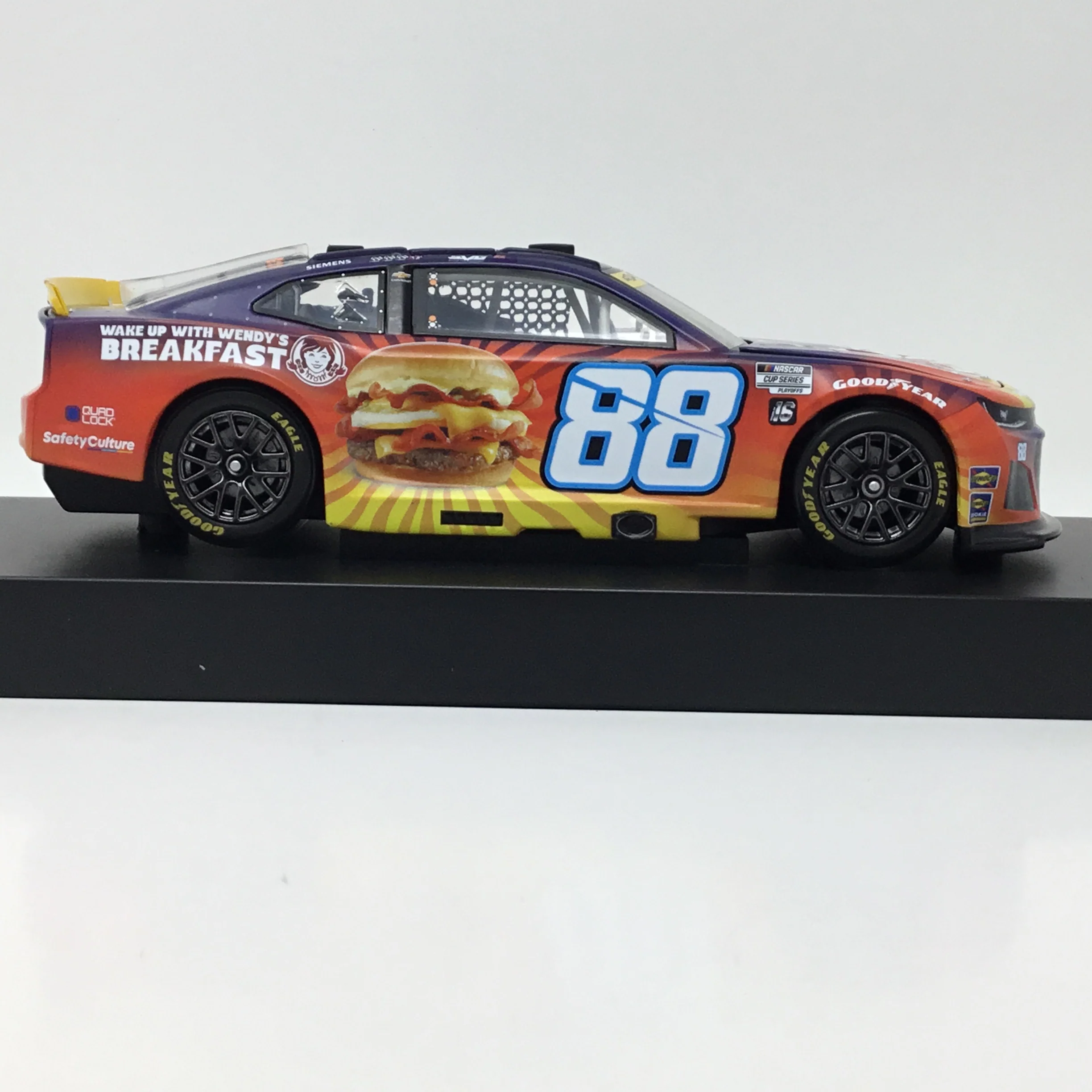Shane Van Gisbergen 2025 Wendy's Breakfast Baconator Autographed 1:24 Diecast - Image 4
