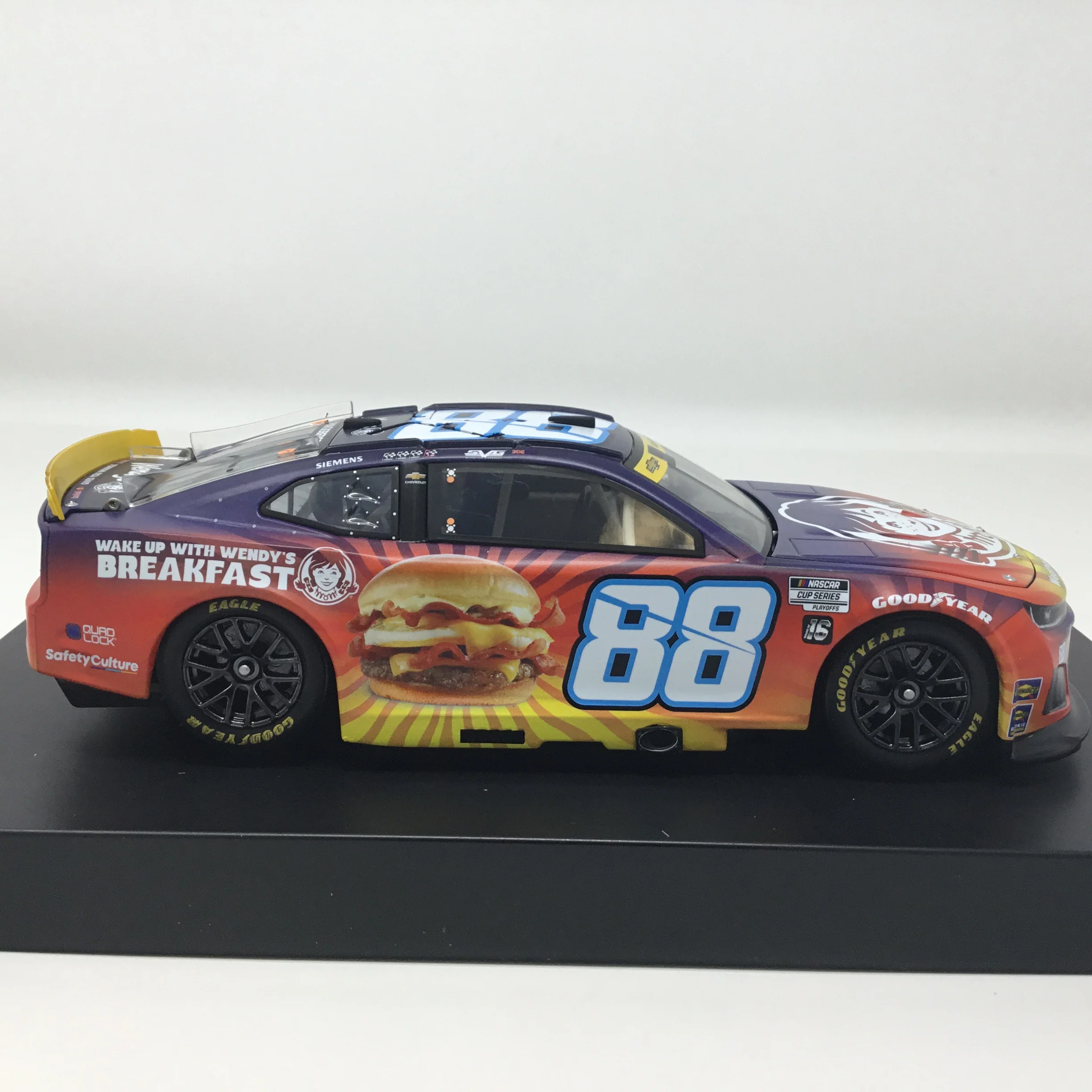 Shane Van Gisbergen 2025 Wendy's Breakfast Baconator Elite 1:24 Diecast - Image 4
