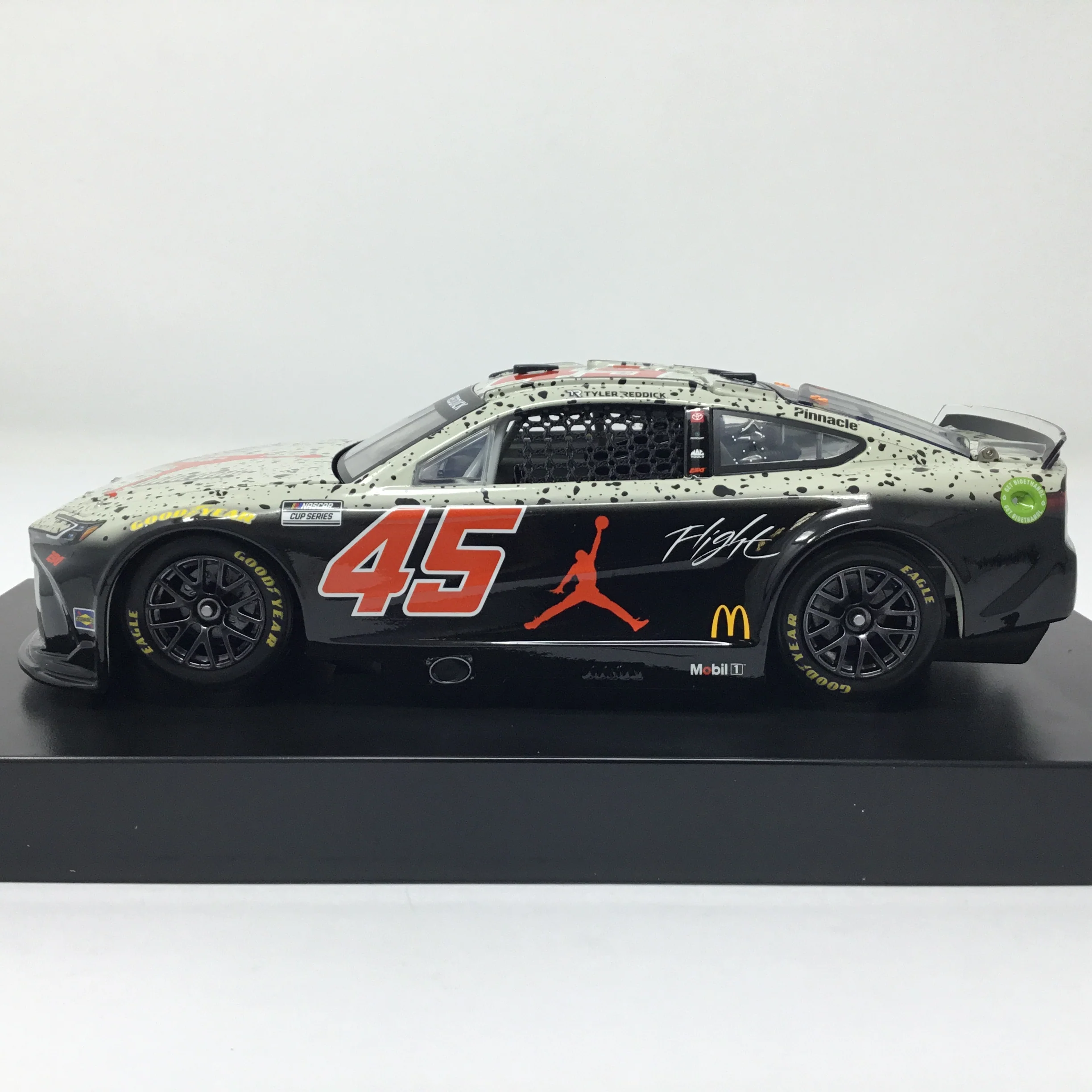 Tyler Reddick 2024 Jordan Brand "Flight" Elite 1:24 Diecast - Image 2