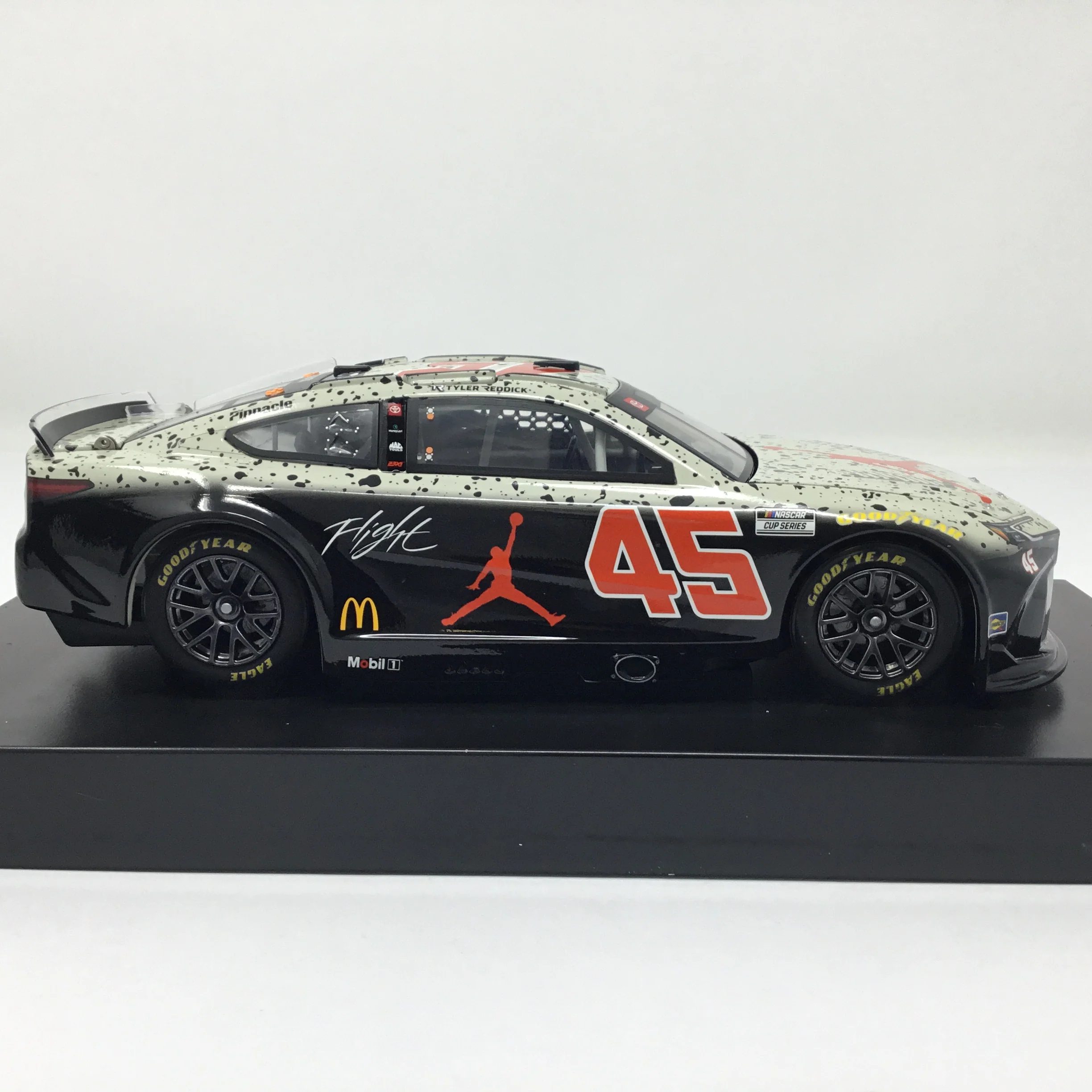 Tyler Reddick 2024 Jordan Brand "Flight" Elite 1:24 Diecast - Image 4