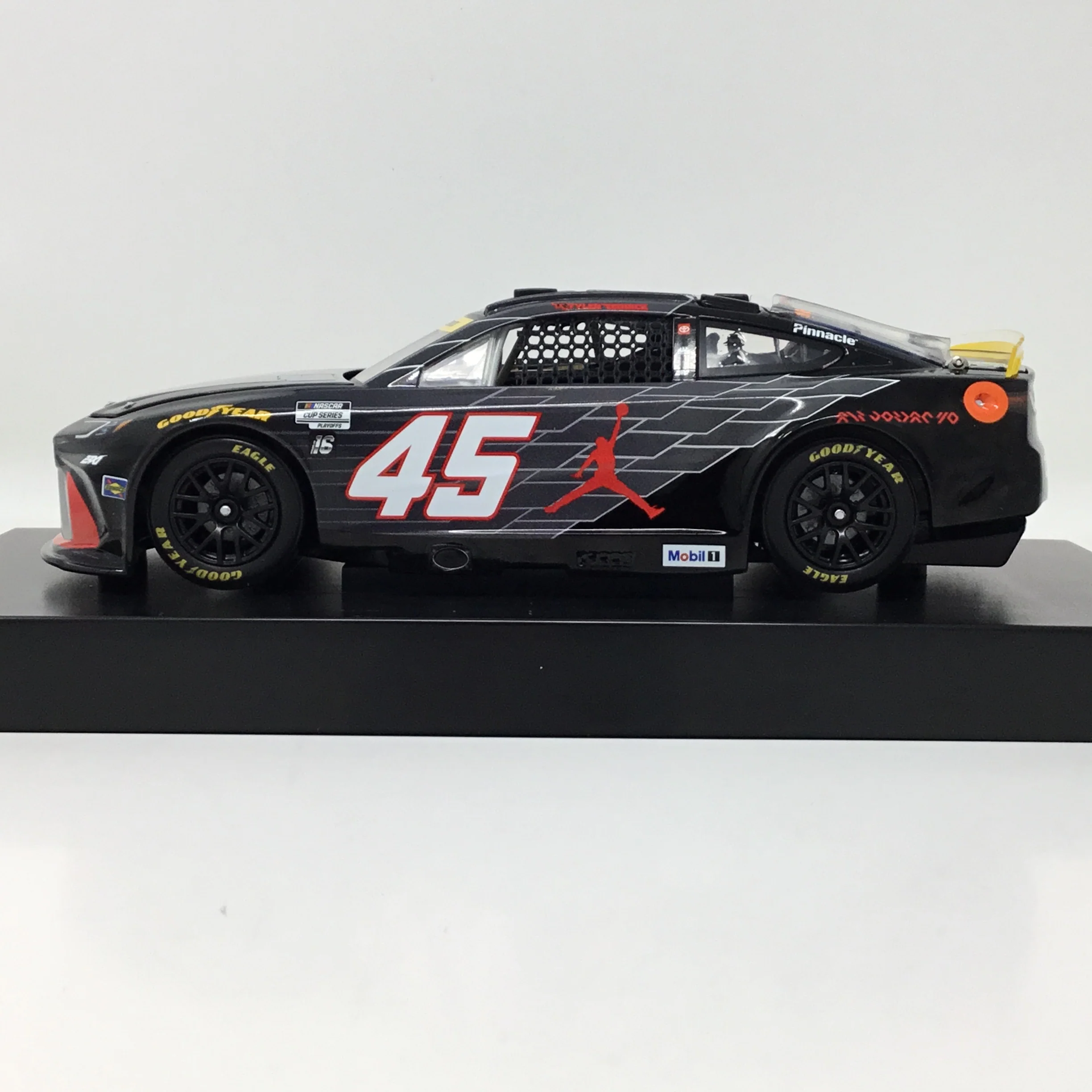 Tyler Reddick 2025 Jordan Brand AJ40 1:24 Elite Diecast - Image 2