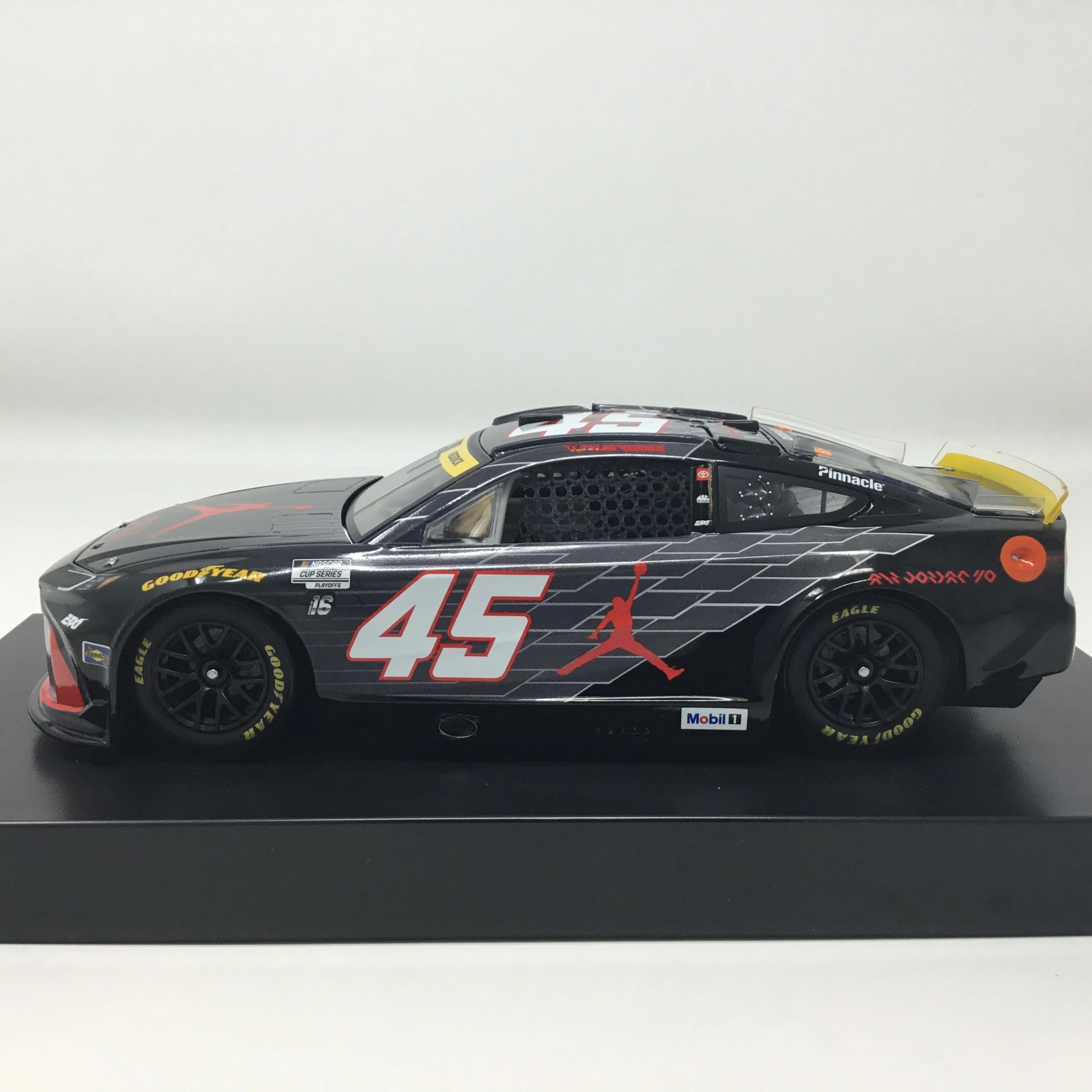 Tyler Reddick 2025 Jordan Brand AJ40 1:24 Diecast - Image 2