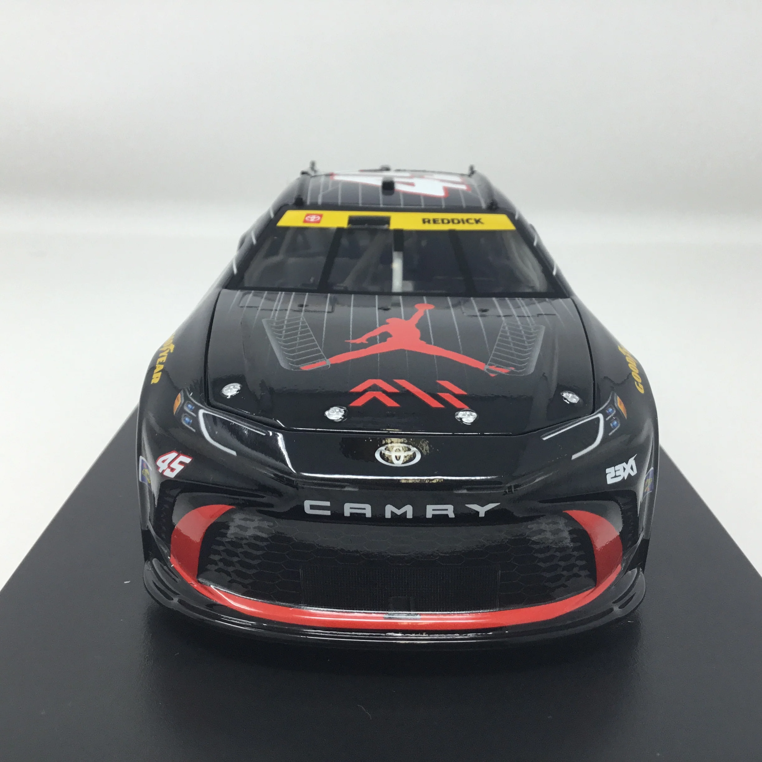 Tyler Reddick 2025 Jordan Brand AJ40 1:24 Diecast - Image 3