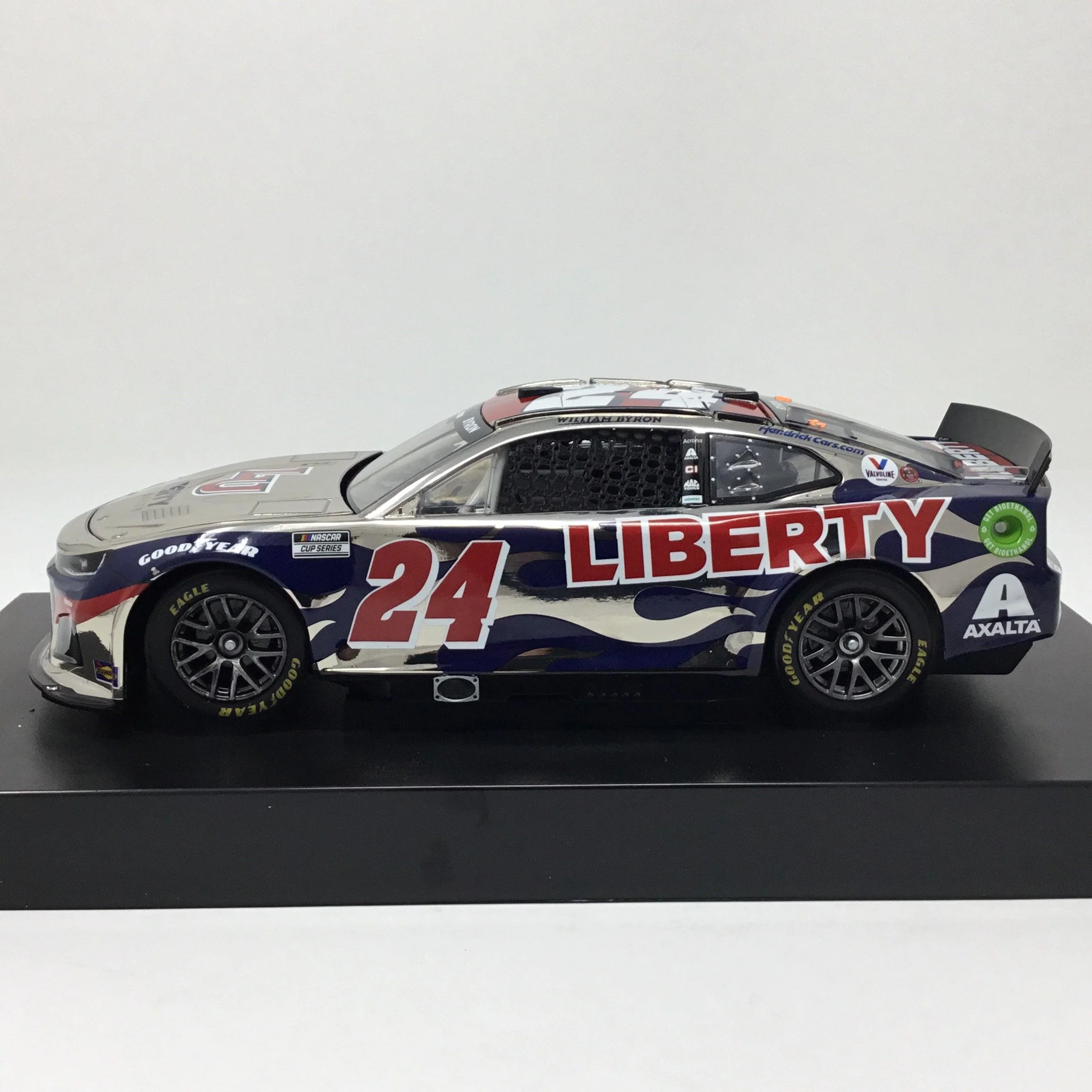 William Byron 2022 Liberty University Color Chrome 1:24 Diecast - Image 2