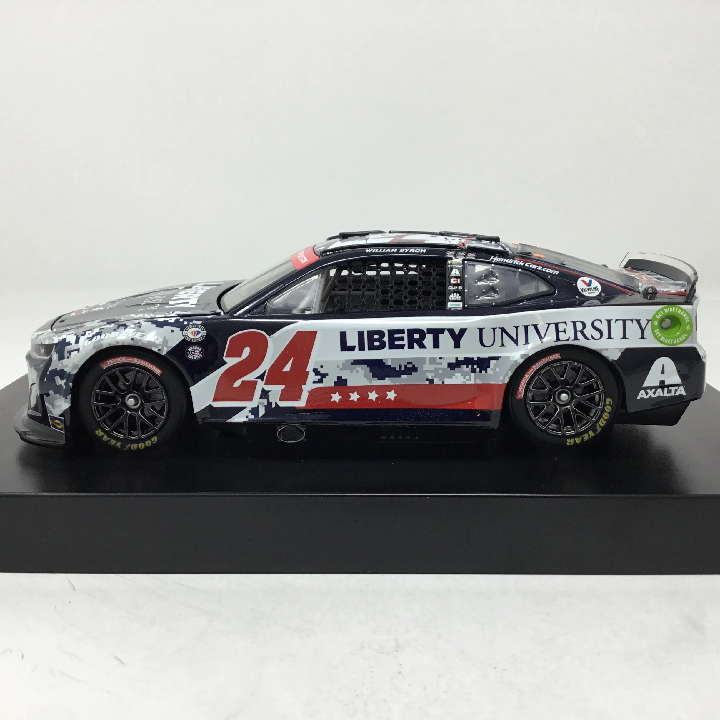 William Byron 2023 Liberty University Patriotic Elite 1:24 Diecast - Image 2