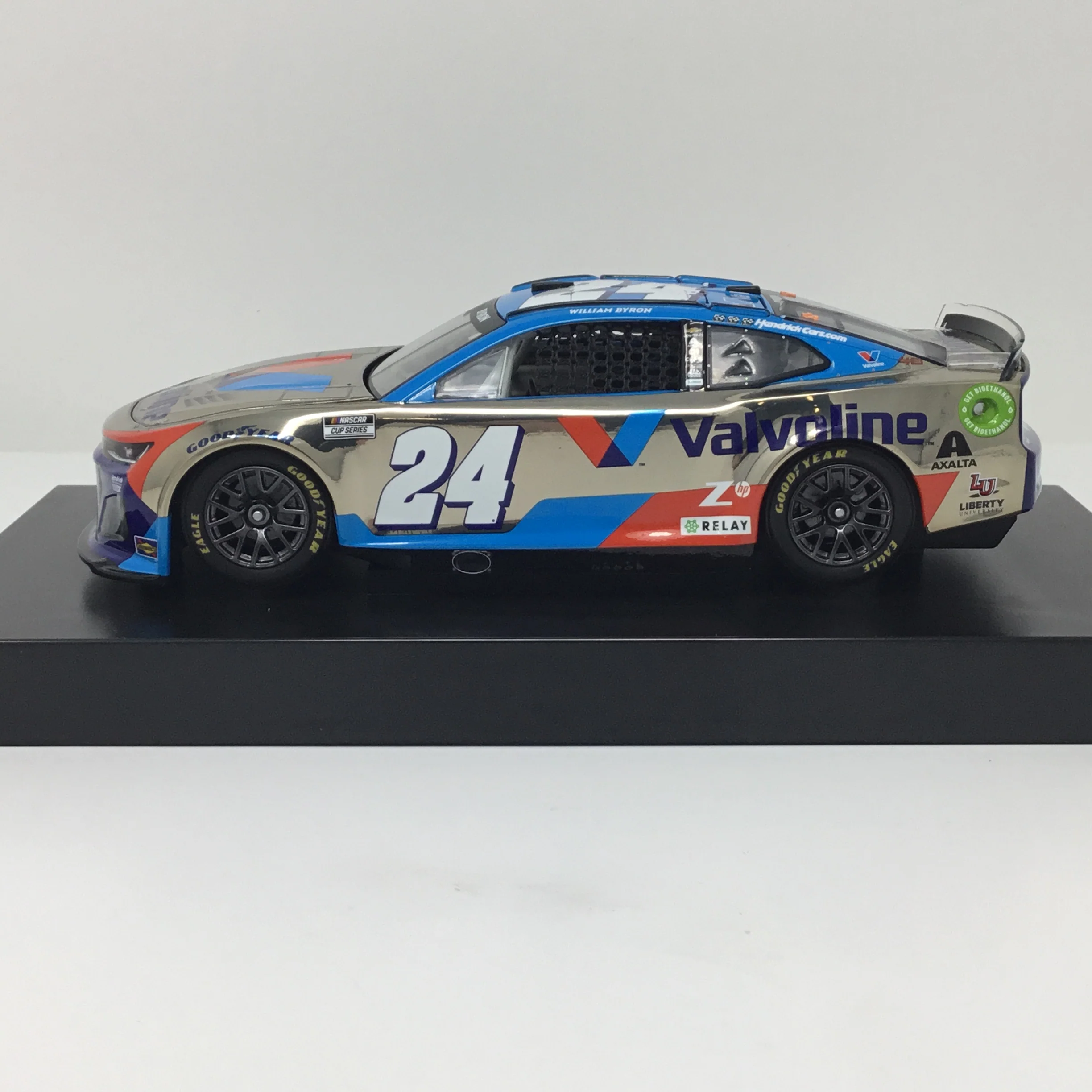 William Byron 2024 Valvoline 1:24 Color Chrome Diecast - Image 2