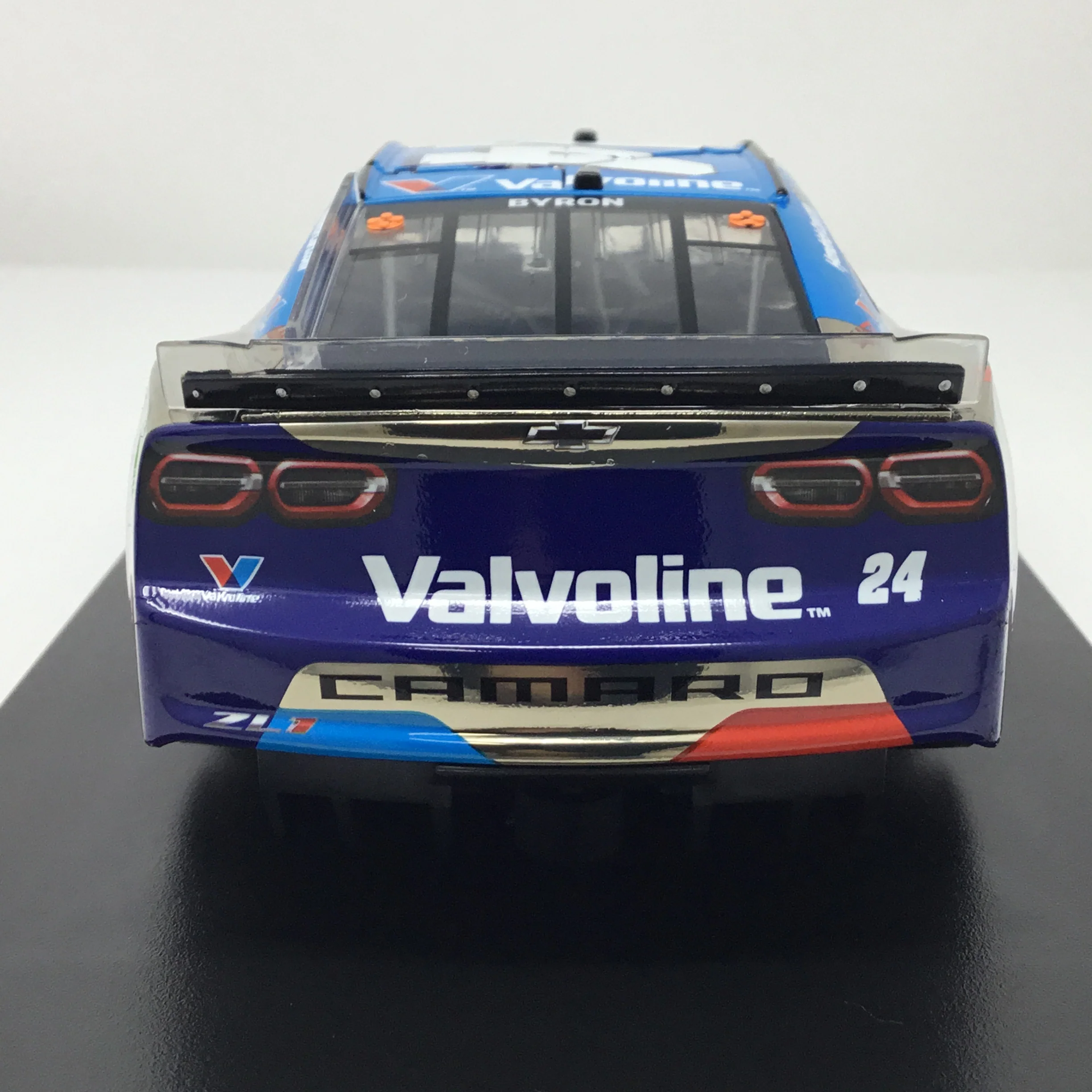 William Byron 2024 Valvoline 1:24 Color Chrome Diecast - Image 5