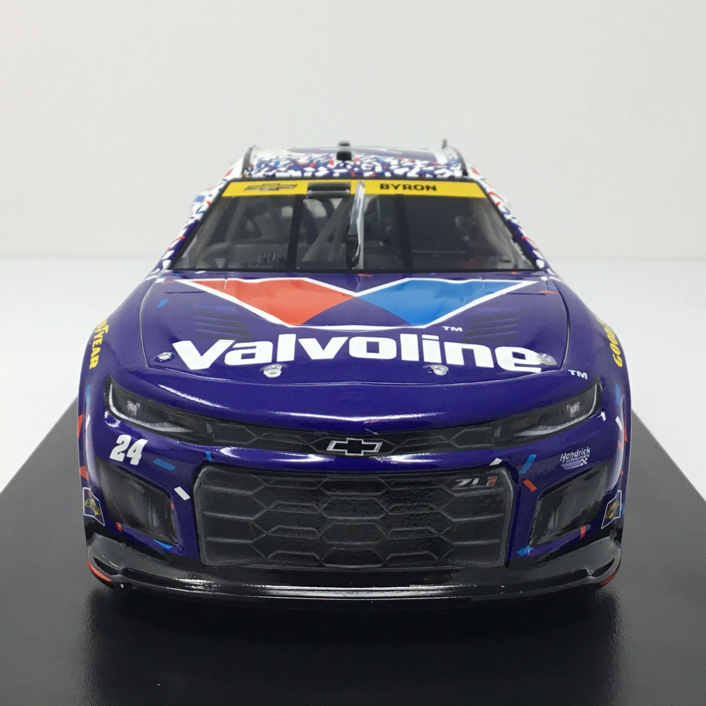 William Byron 2024 Valvoline Roval Special 1:24 Diecast - Image 3