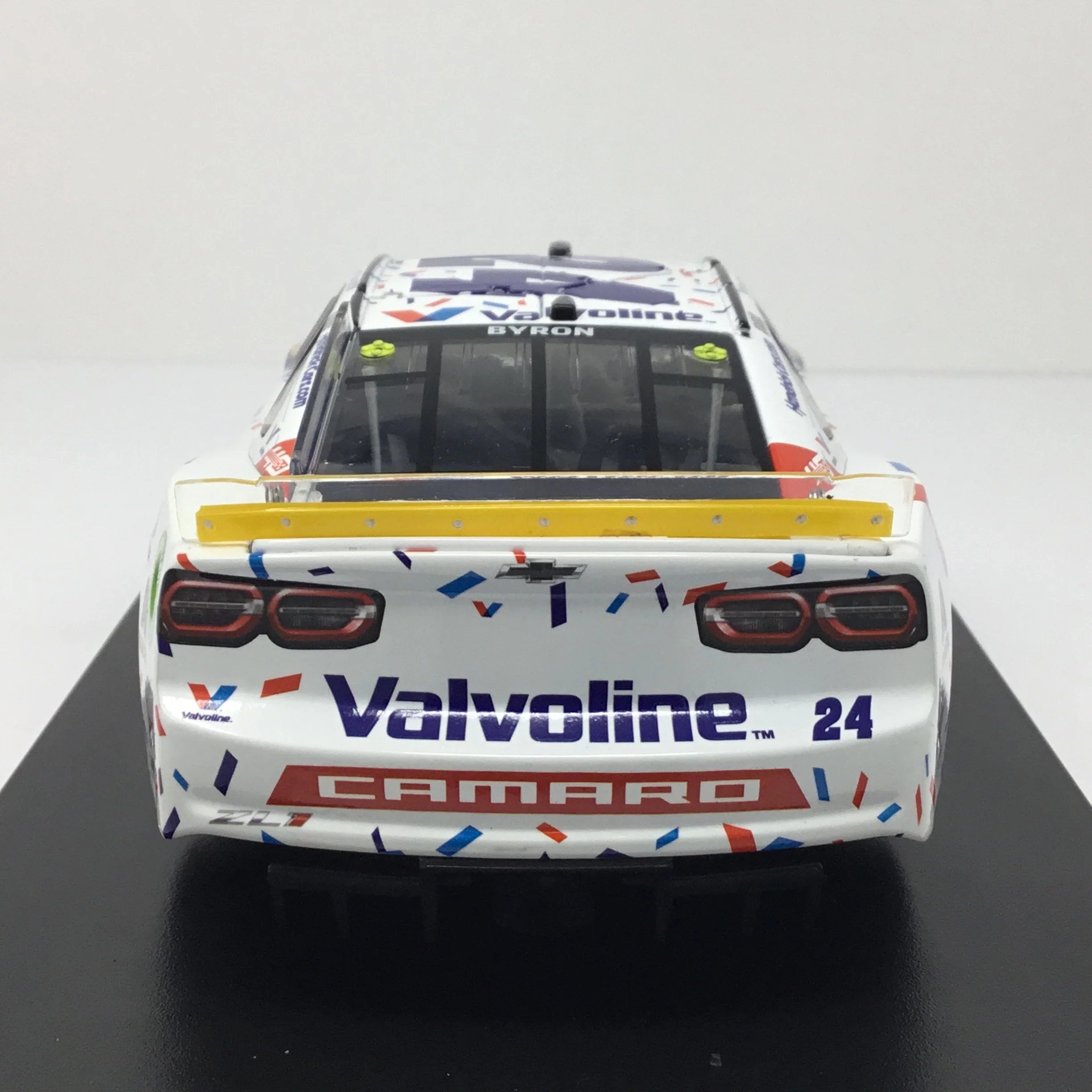 William Byron 2024 Valvoline Roval Special 1:24 Elite Diecast - Image 5