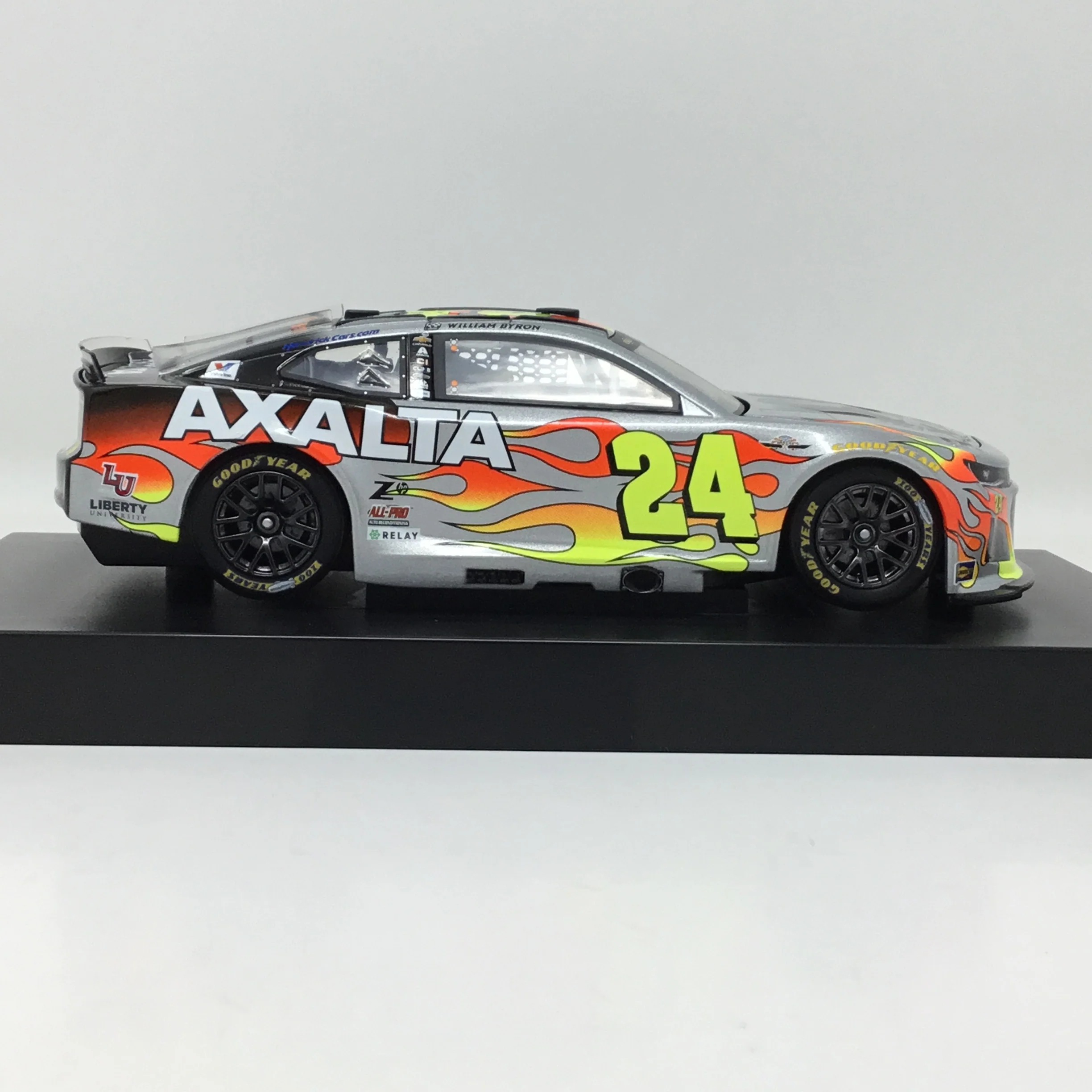William Byron 2025 Axalta Throwback 1:24 Diecast - Image 4